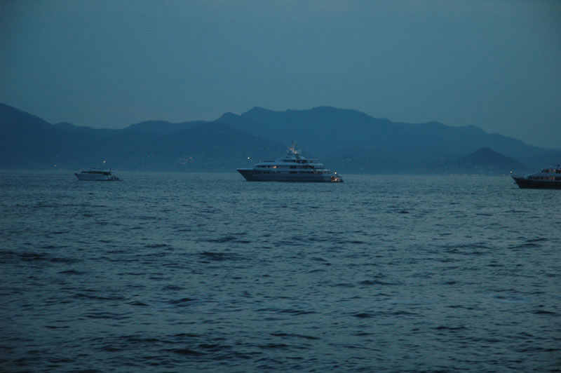 Bateaux: FEUX au mouillage (7)