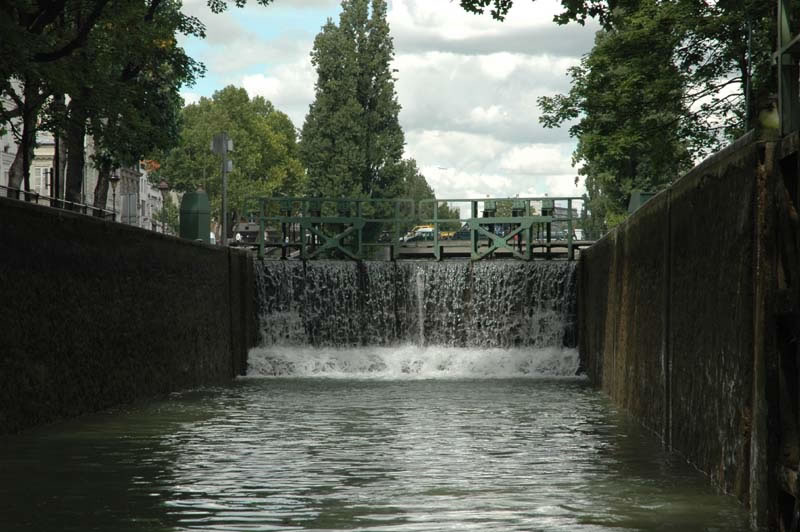 Sur le Canal Saint Martin à Paris (22)